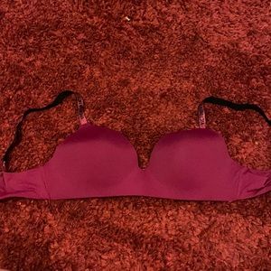 Victoria’s Secret 34DD t-shirt bra